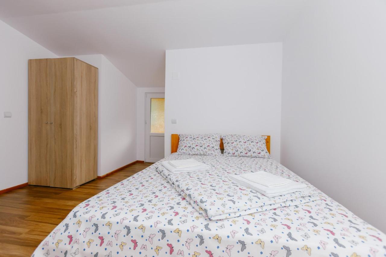 Penzion Casa Vio Nehoiu Exteriér fotografie